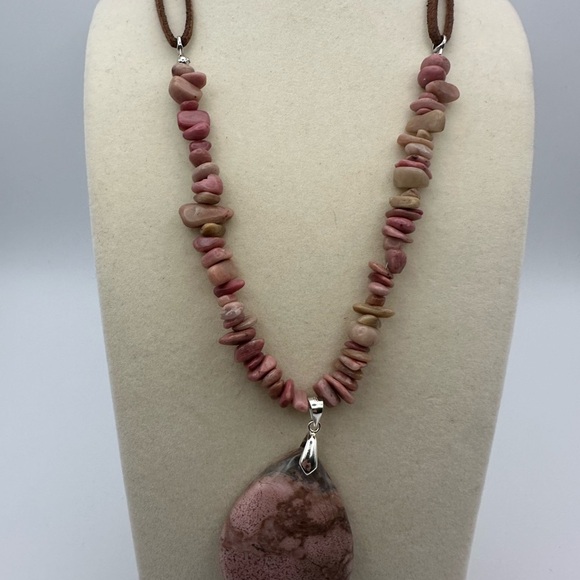 Light Pink Rhodonite Choker Necklace - Picture 3 of 10